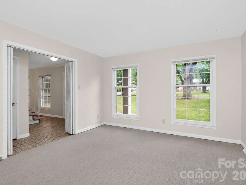7007 Crossridge Road, Charlotte, NC 28214.  MLS# CAR4375440, YatesRealty ID 17059. 