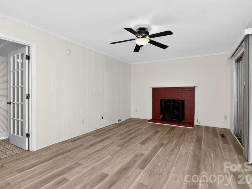 7007 Crossridge Road, Charlotte, NC 28214.  MLS# CAR4375440, YatesRealty ID 17059. 