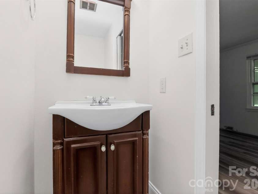 7007 Crossridge Road, Charlotte, NC 28214.  MLS# CAR4375440, YatesRealty ID 17059. 