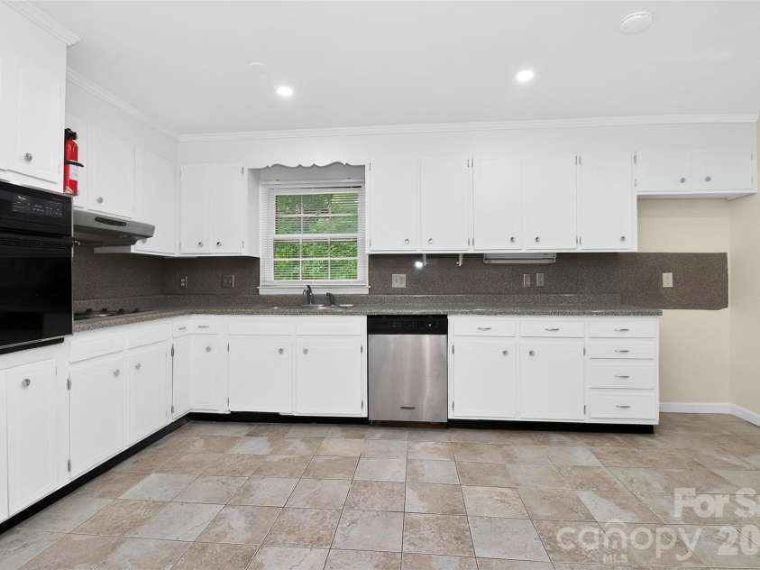 7007 Crossridge Road, Charlotte, NC 28214.  MLS# CAR4375440, YatesRealty ID 17059. 