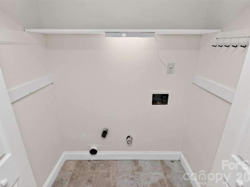7007 Crossridge Road, Charlotte, NC 28214.  MLS# CAR4375440, YatesRealty ID 17059. 