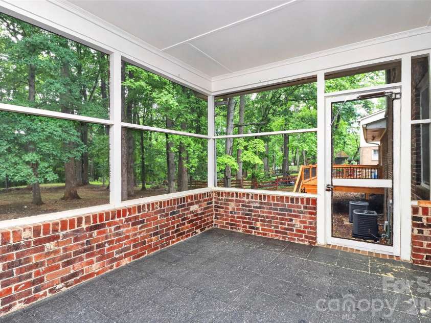 7007 Crossridge Road, Charlotte, NC 28214.  MLS# CAR4375440, YatesRealty ID 17059. 