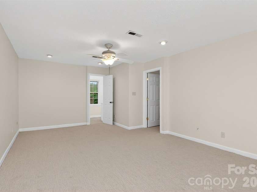 7007 Crossridge Road, Charlotte, NC 28214.  MLS# CAR4375440, YatesRealty ID 17059. 