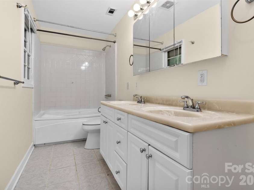 7007 Crossridge Road, Charlotte, NC 28214.  MLS# CAR4375440, YatesRealty ID 17059. 