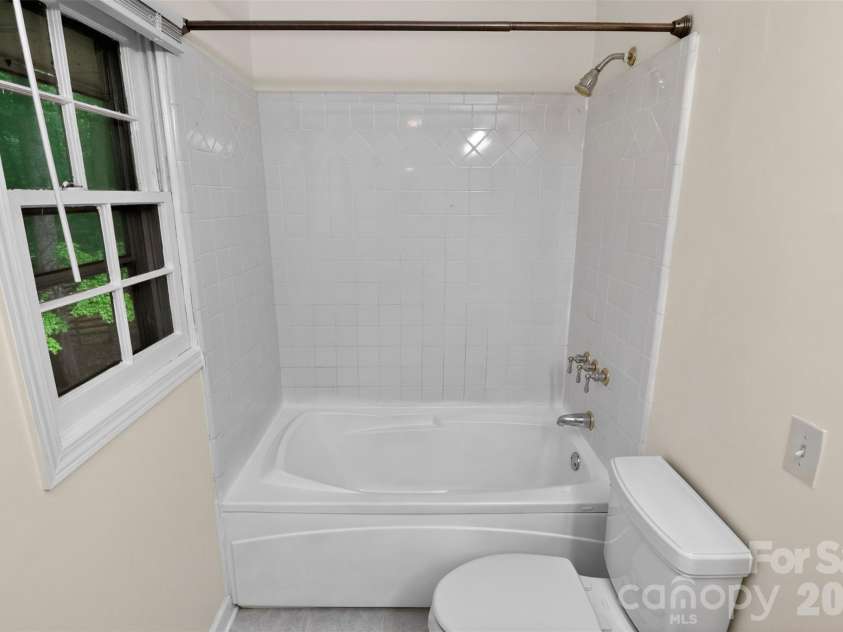 7007 Crossridge Road, Charlotte, NC 28214.  MLS# CAR4375440, YatesRealty ID 17059. 