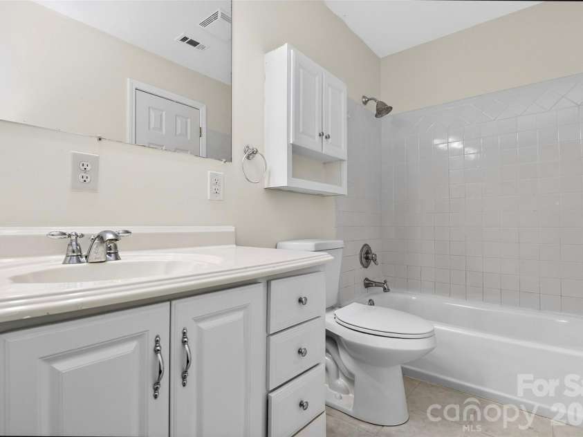7007 Crossridge Road, Charlotte, NC 28214.  MLS# CAR4375440, YatesRealty ID 17059. 