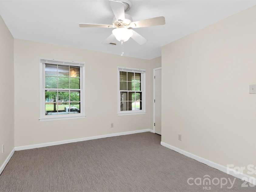 7007 Crossridge Road, Charlotte, NC 28214.  MLS# CAR4375440, YatesRealty ID 17059. 