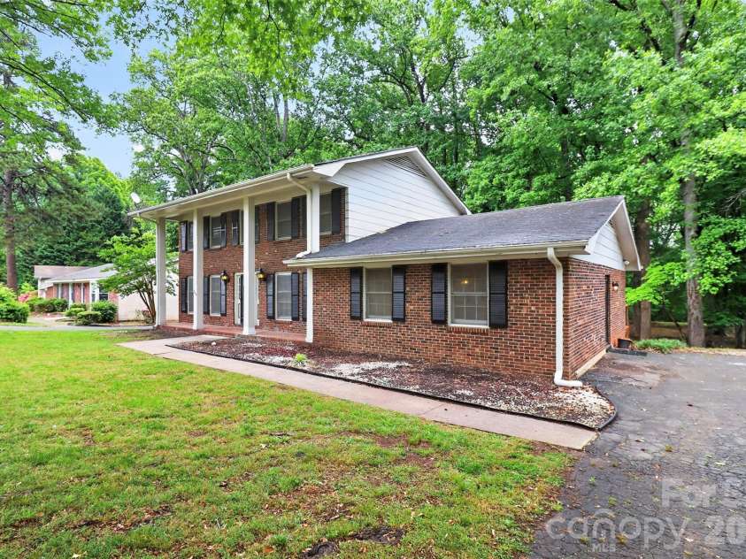 7007 Crossridge Road, Charlotte, NC 28214.  MLS# CAR4375440, YatesRealty ID 17059. 
