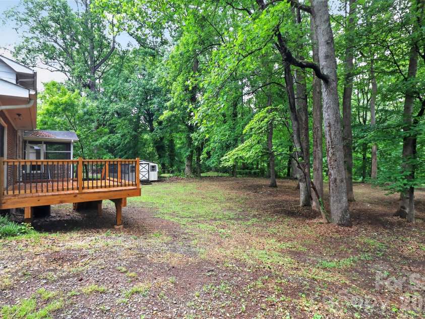 7007 Crossridge Road, Charlotte, NC 28214.  MLS# CAR4375440, YatesRealty ID 17059. 