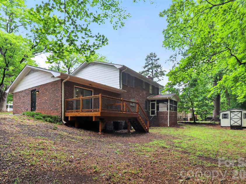 7007 Crossridge Road, Charlotte, NC 28214.  MLS# CAR4375440, YatesRealty ID 17059. 