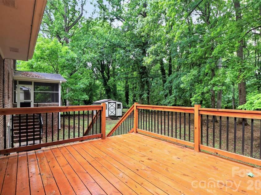 7007 Crossridge Road, Charlotte, NC 28214.  MLS# CAR4375440, YatesRealty ID 17059. 