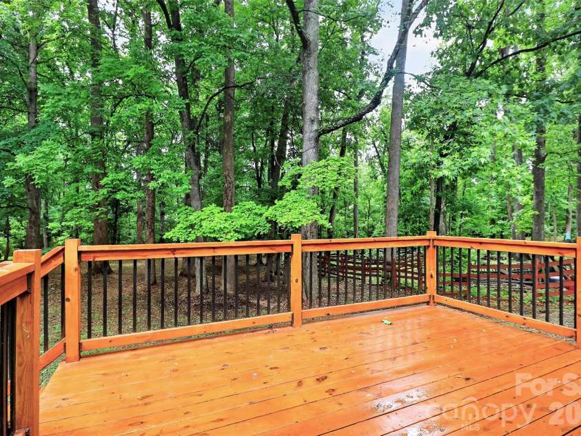 7007 Crossridge Road, Charlotte, NC 28214.  MLS# CAR4375440, YatesRealty ID 17059. 