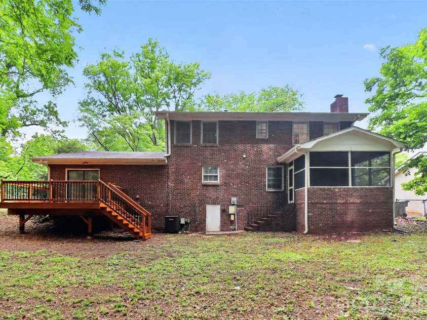 7007 Crossridge Road, Charlotte, NC 28214.  MLS# CAR4375440, YatesRealty ID 17059. 