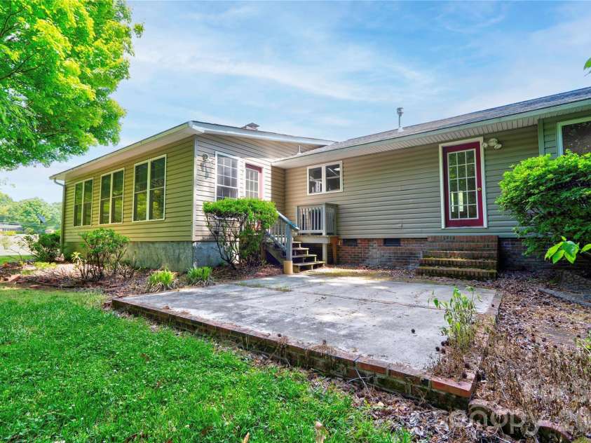 106 Dons Court, Shelby, NC 28150.  MLS# CAR4376308, YatesRealty ID 17060. Back Patio