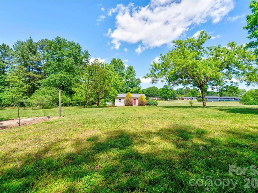 106 Dons Court, Shelby, NC 28150.  MLS# CAR4376308, YatesRealty ID 17060. Back Yard - Building