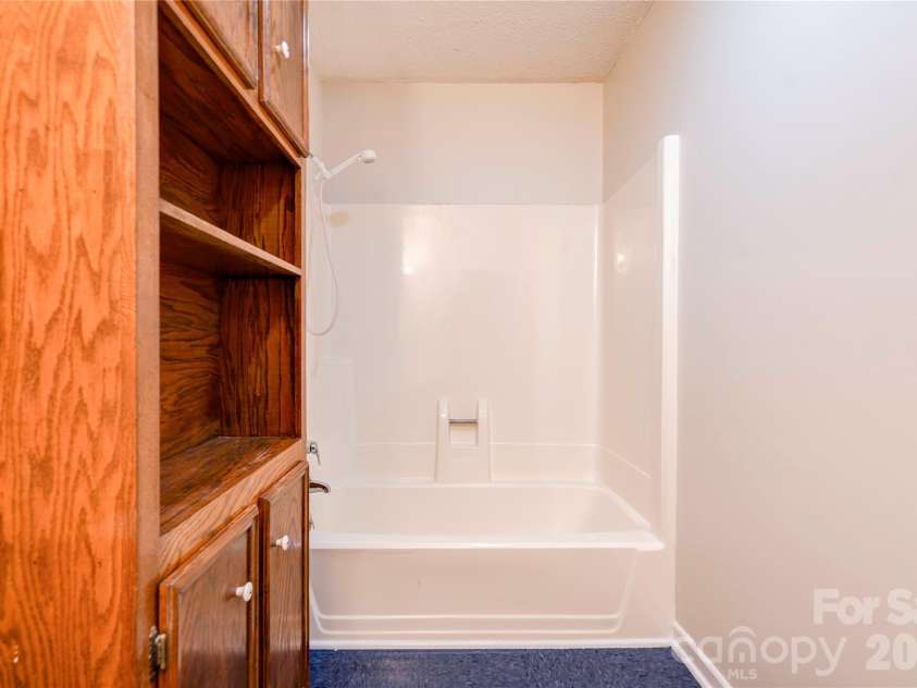 106 Dons Court, Shelby, NC 28150.  MLS# CAR4376308, YatesRealty ID 17060. Bathroom 2