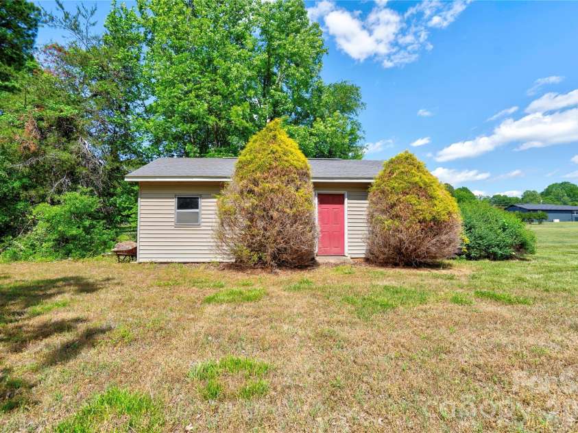 106 Dons Court, Shelby, NC 28150.  MLS# CAR4376308, YatesRealty ID 17060. Building