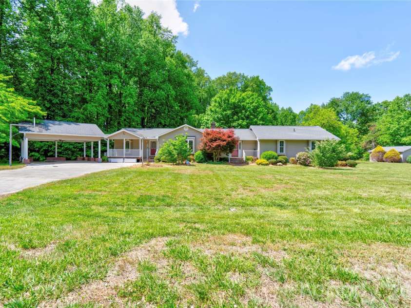 106 Dons Court, Shelby, NC 28150.  MLS# CAR4376308, YatesRealty ID 17060. Front