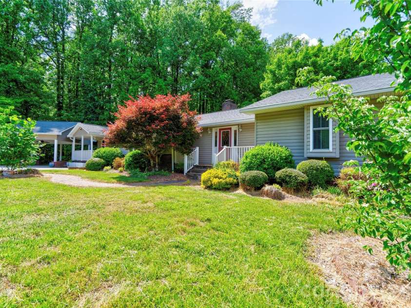 106 Dons Court, Shelby, NC 28150.  MLS# CAR4376308, YatesRealty ID 17060. Front Yard