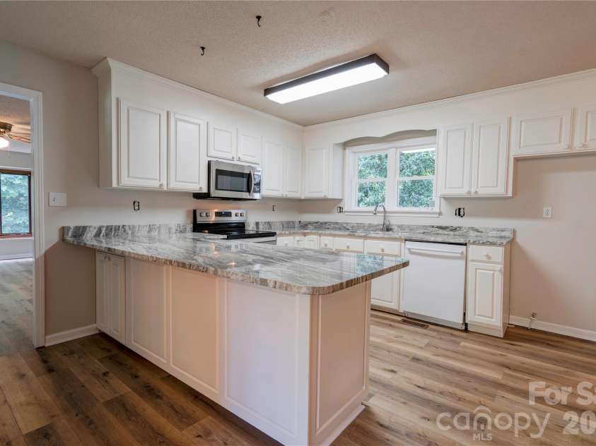 106 Dons Court, Shelby, NC 28150.  MLS# CAR4376308, YatesRealty ID 17060. Kitchen