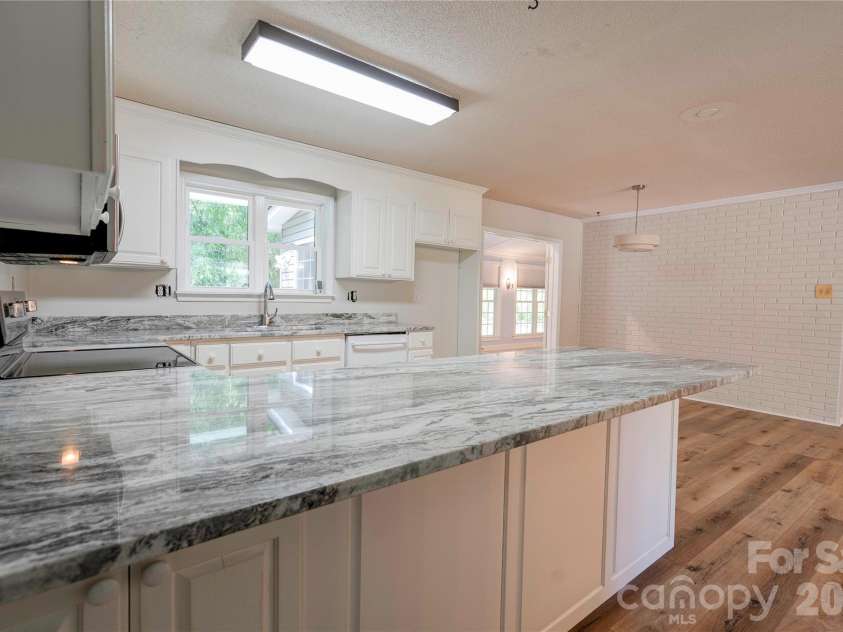 106 Dons Court, Shelby, NC 28150.  MLS# CAR4376308, YatesRealty ID 17060. Kitchen