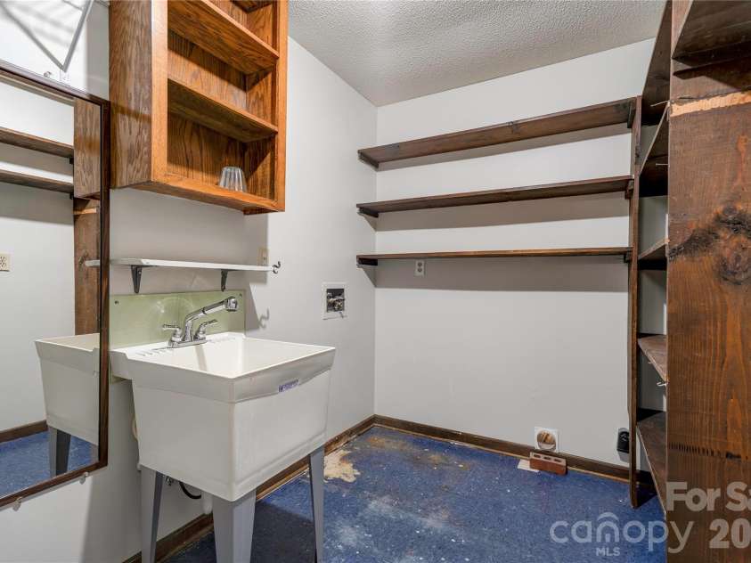 106 Dons Court, Shelby, NC 28150.  MLS# CAR4376308, YatesRealty ID 17060. Laundry Room/Half Bath 