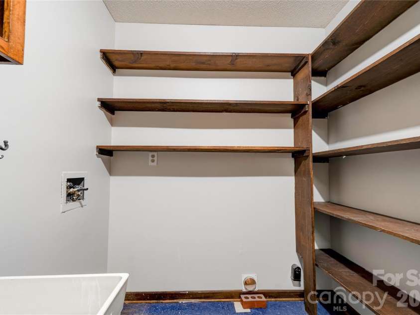 106 Dons Court, Shelby, NC 28150.  MLS# CAR4376308, YatesRealty ID 17060. Laundry Room/Half Bath