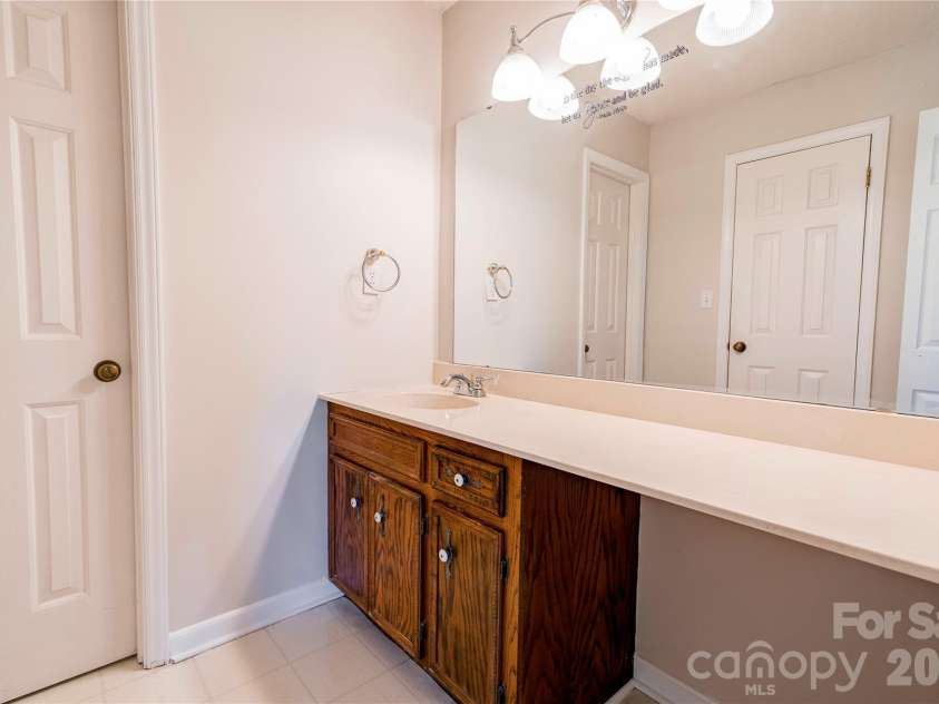106 Dons Court, Shelby, NC 28150.  MLS# CAR4376308, YatesRealty ID 17060. Primary Bathroom