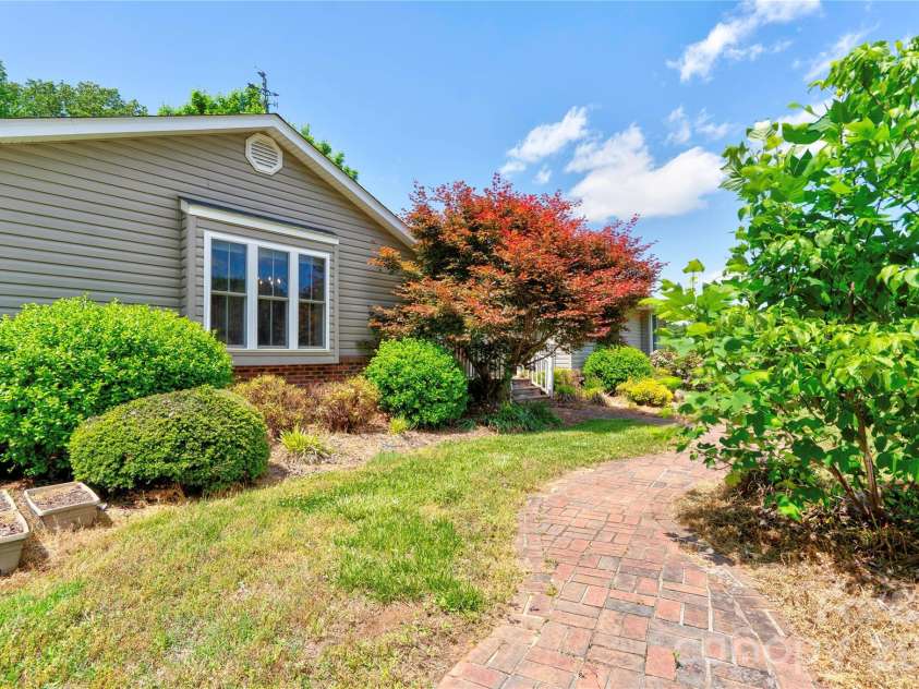 106 Dons Court, Shelby, NC 28150.  MLS# CAR4376308, YatesRealty ID 17060. Side
