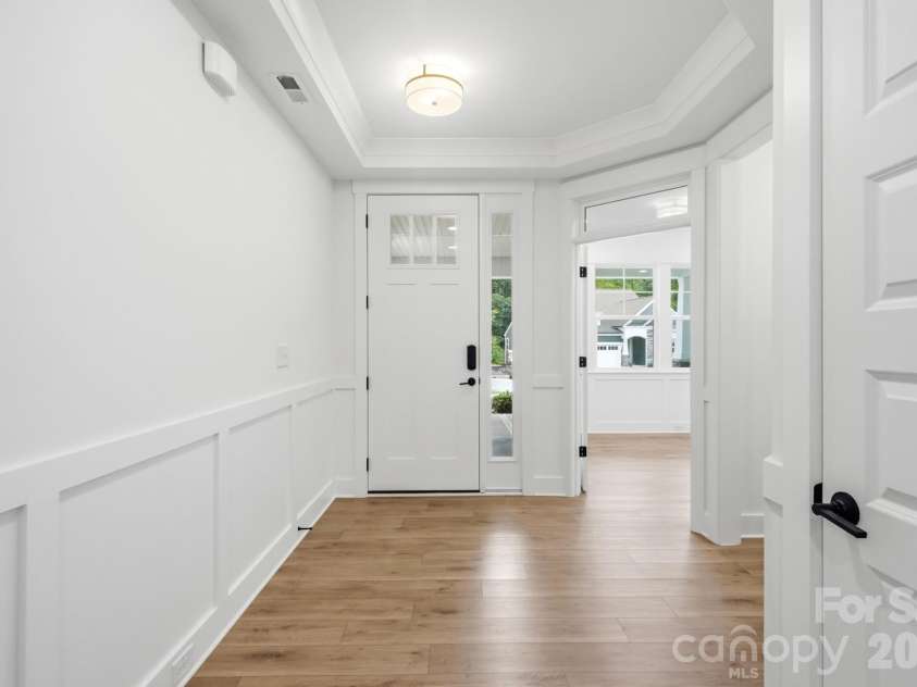 5064 McLaughlin Loop, Waxhaw, NC 28173.  MLS# CAR4375308, YatesRealty ID 17061. Entryway