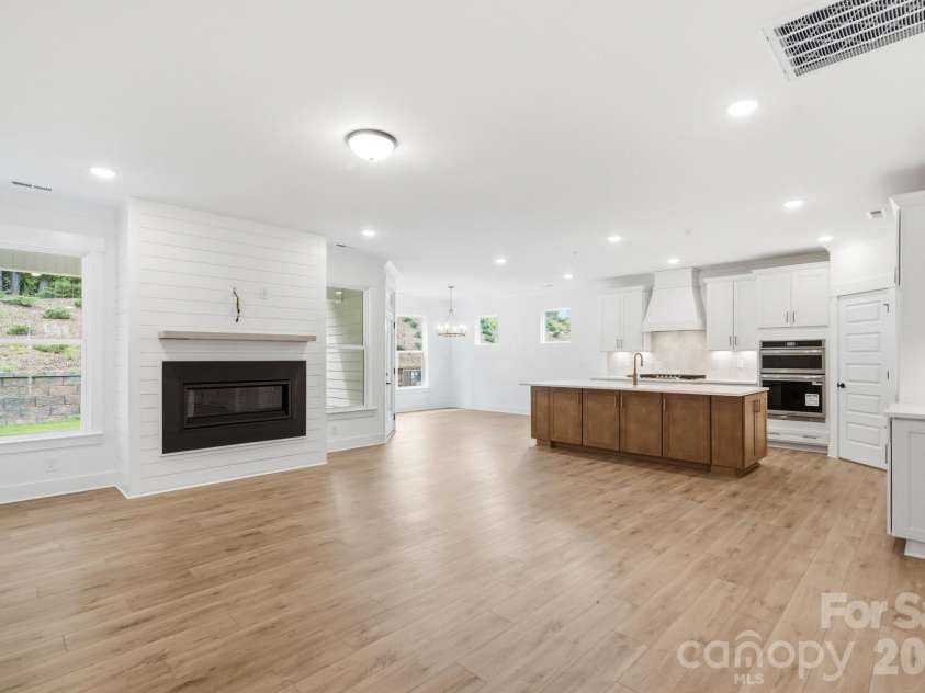 5064 McLaughlin Loop, Waxhaw, NC 28173.  MLS# CAR4375308, YatesRealty ID 17061. Family Room