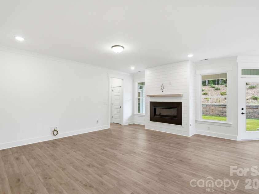 5064 McLaughlin Loop, Waxhaw, NC 28173.  MLS# CAR4375308, YatesRealty ID 17061. Family Room
