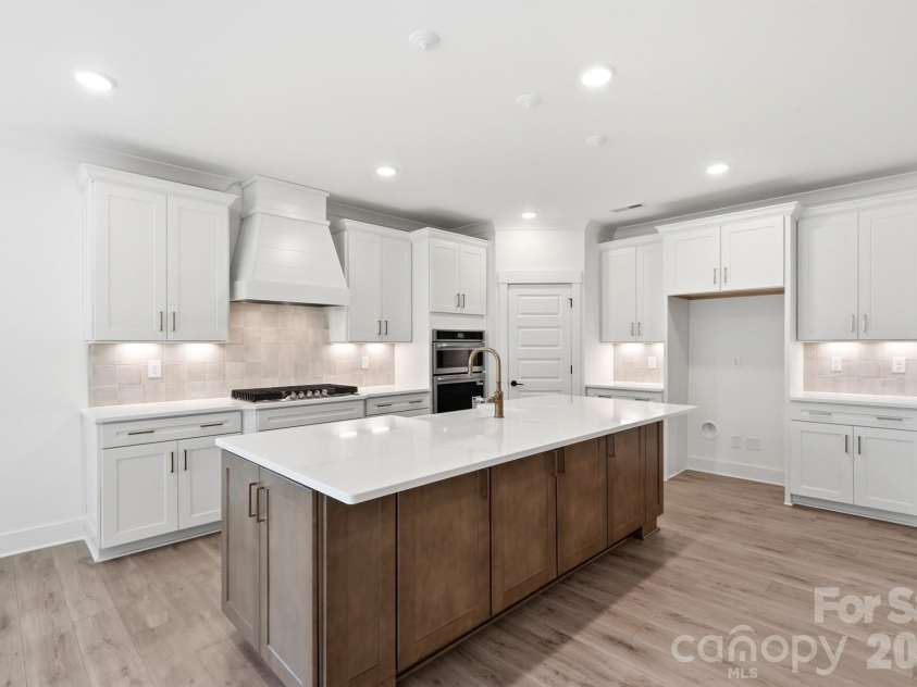 5064 McLaughlin Loop, Waxhaw, NC 28173.  MLS# CAR4375308, YatesRealty ID 17061. Kitchen