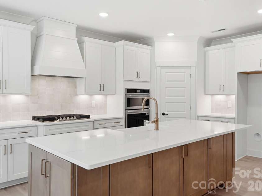 5064 McLaughlin Loop, Waxhaw, NC 28173.  MLS# CAR4375308, YatesRealty ID 17061. Kitchen