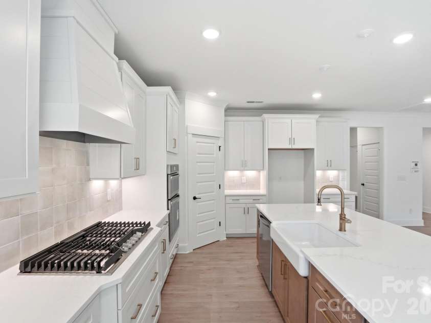 5064 McLaughlin Loop, Waxhaw, NC 28173.  MLS# CAR4375308, YatesRealty ID 17061. Kitchen