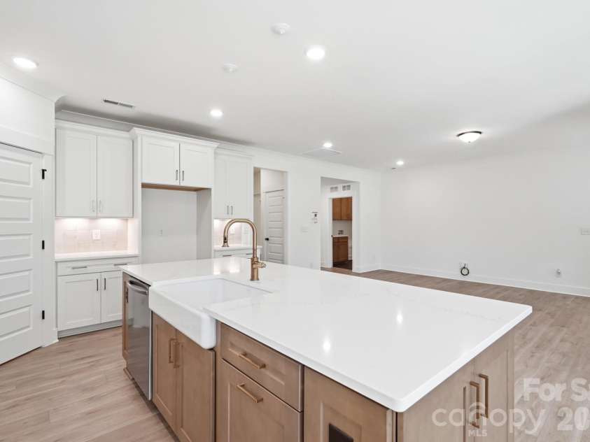 5064 McLaughlin Loop, Waxhaw, NC 28173.  MLS# CAR4375308, YatesRealty ID 17061. Kitchen