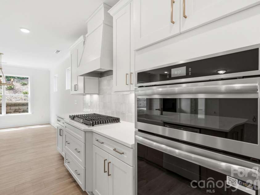 5064 McLaughlin Loop, Waxhaw, NC 28173.  MLS# CAR4375308, YatesRealty ID 17061. Kitchen