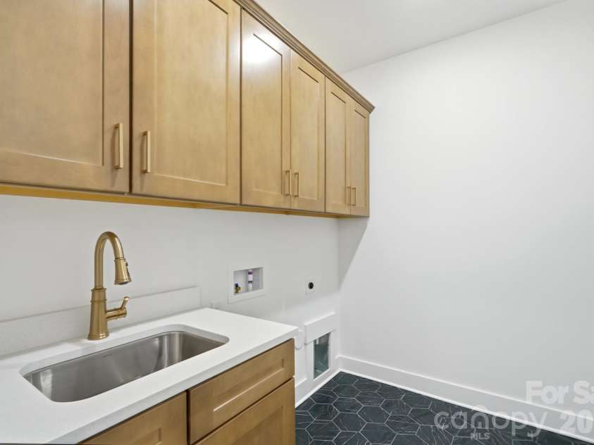 5064 McLaughlin Loop, Waxhaw, NC 28173.  MLS# CAR4375308, YatesRealty ID 17061. Laundry Room