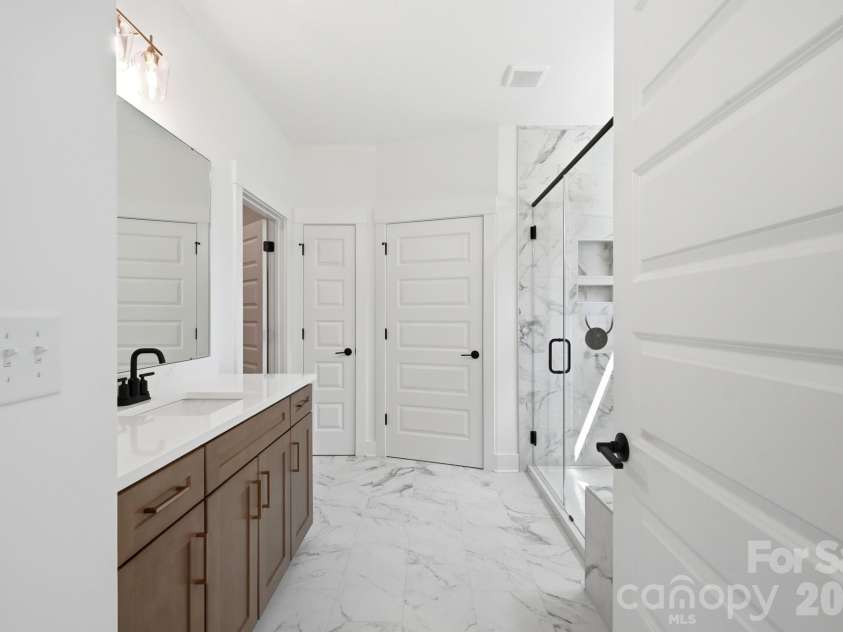 5064 McLaughlin Loop, Waxhaw, NC 28173.  MLS# CAR4375308, YatesRealty ID 17061. Primary Bathroom
