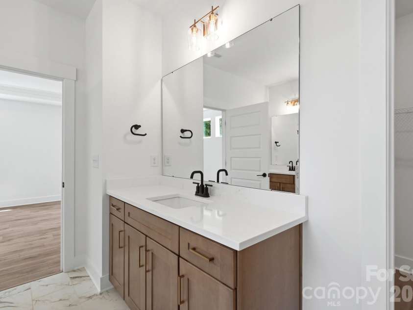 5064 McLaughlin Loop, Waxhaw, NC 28173.  MLS# CAR4375308, YatesRealty ID 17061. Primary Bathroom