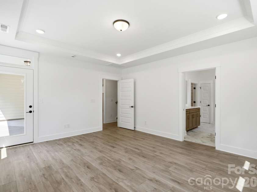 5064 McLaughlin Loop, Waxhaw, NC 28173.  MLS# CAR4375308, YatesRealty ID 17061. Primary Bedroom