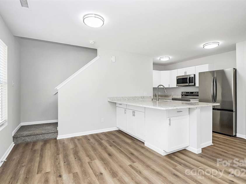 7214 Fox Point Drive, Charlotte, NC 28269.  MLS# CAR4266650, YatesRealty ID 17062. Dining area, kitchen bar with oversized island