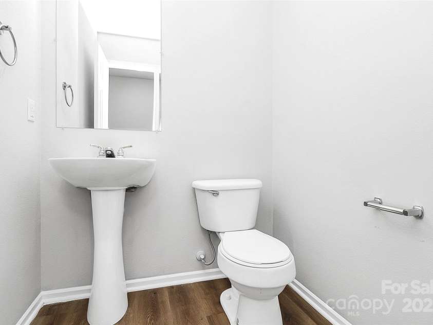 7214 Fox Point Drive, Charlotte, NC 28269.  MLS# CAR4266650, YatesRealty ID 17062. Half bath on main level.