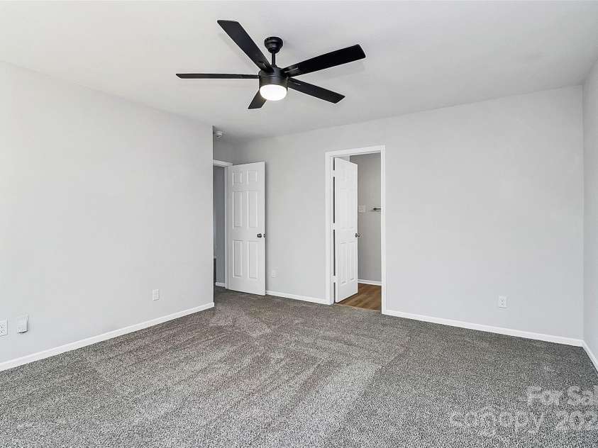 7214 Fox Point Drive, Charlotte, NC 28269.  MLS# CAR4266650, YatesRealty ID 17062. Primary Bedroom with Ensuite Bathroom
