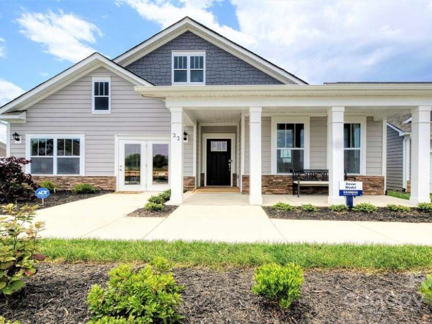 33 Silverthorne Court, Hendersonville, NC 28792.  MLS# CAR4266663, YatesRealty ID 17064. Photos are representative