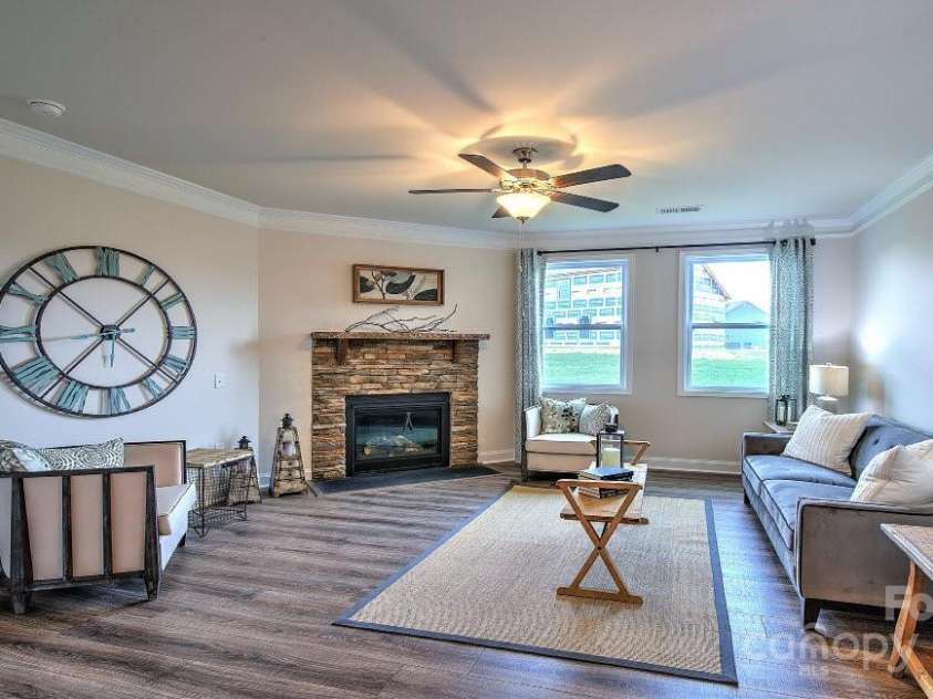 33 Silverthorne Court, Hendersonville, NC 28792.  MLS# CAR4266663, YatesRealty ID 17064. Photos are representative