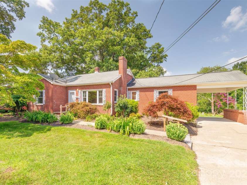 179 Brevard Road, Asheville, NC 28806.  MLS# CAR4260690, YatesRealty ID 17066. 