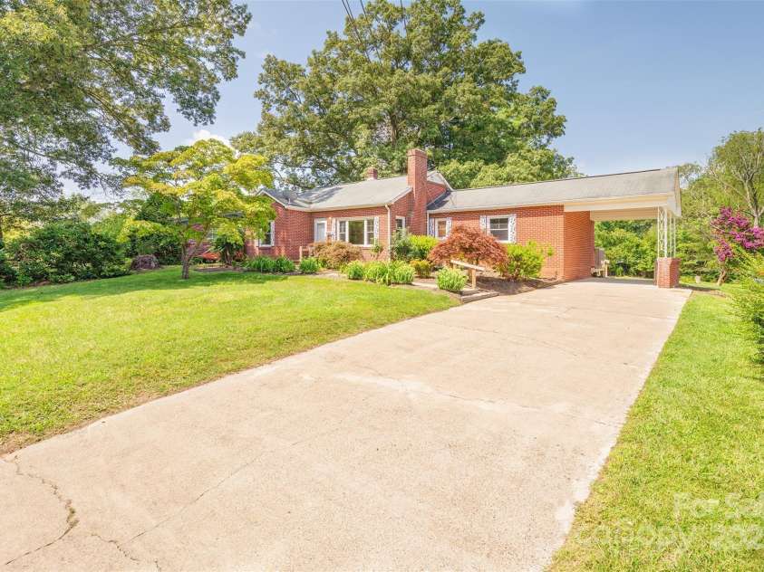 179 Brevard Road, Asheville, NC 28806.  MLS# CAR4260690, YatesRealty ID 17066. 