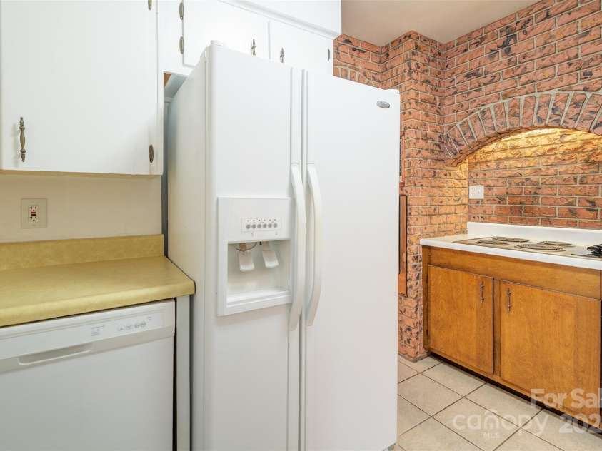 179 Brevard Road, Asheville, NC 28806.  MLS# CAR4260690, YatesRealty ID 17066. 