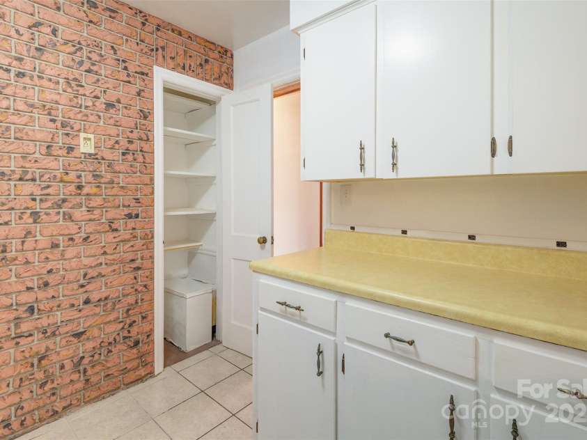 179 Brevard Road, Asheville, NC 28806.  MLS# CAR4260690, YatesRealty ID 17066. 